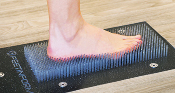 Fußvermessung auf einer Messplatte zur Anfertigung orthopädischer Einlagen